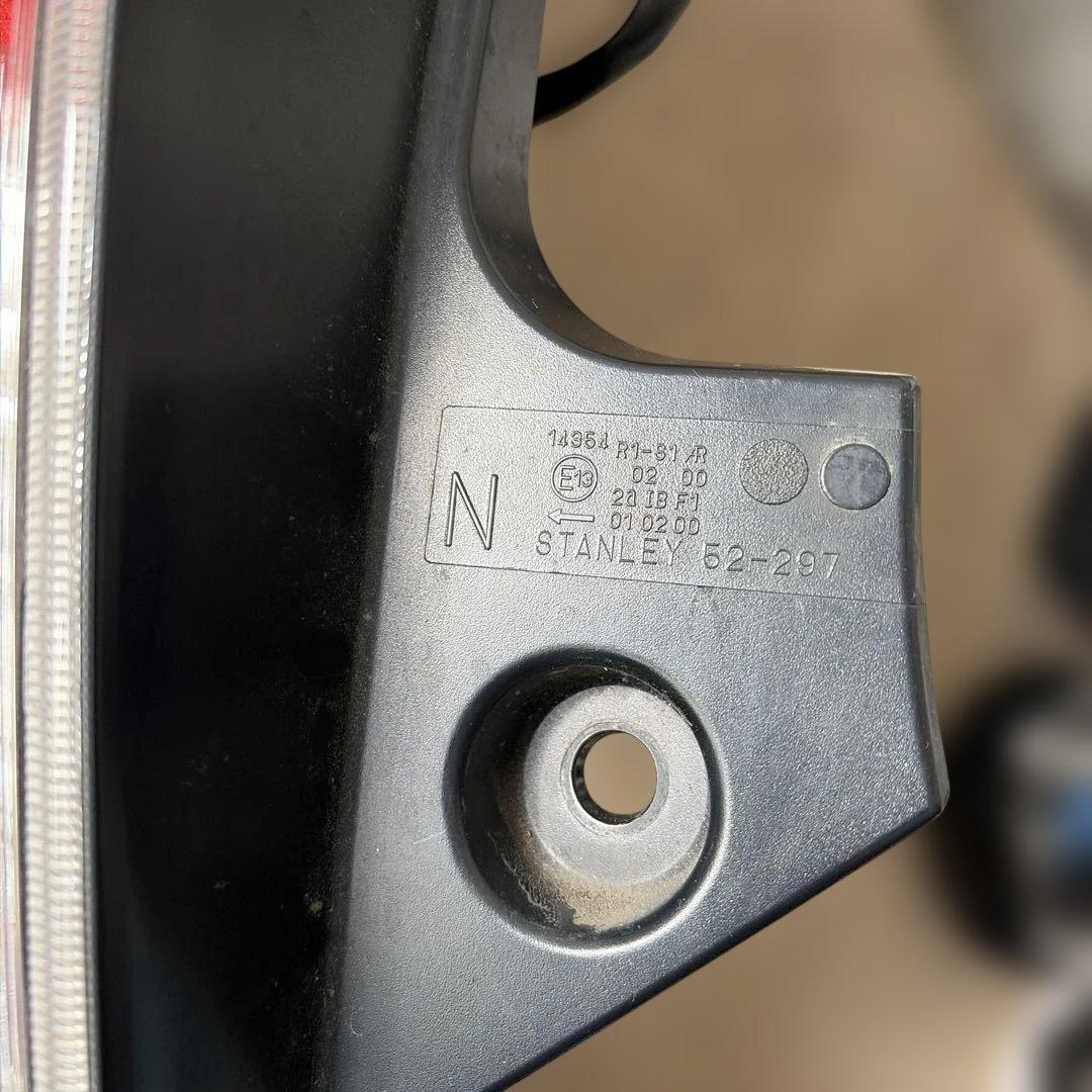 アクア NHP10 左テールライト