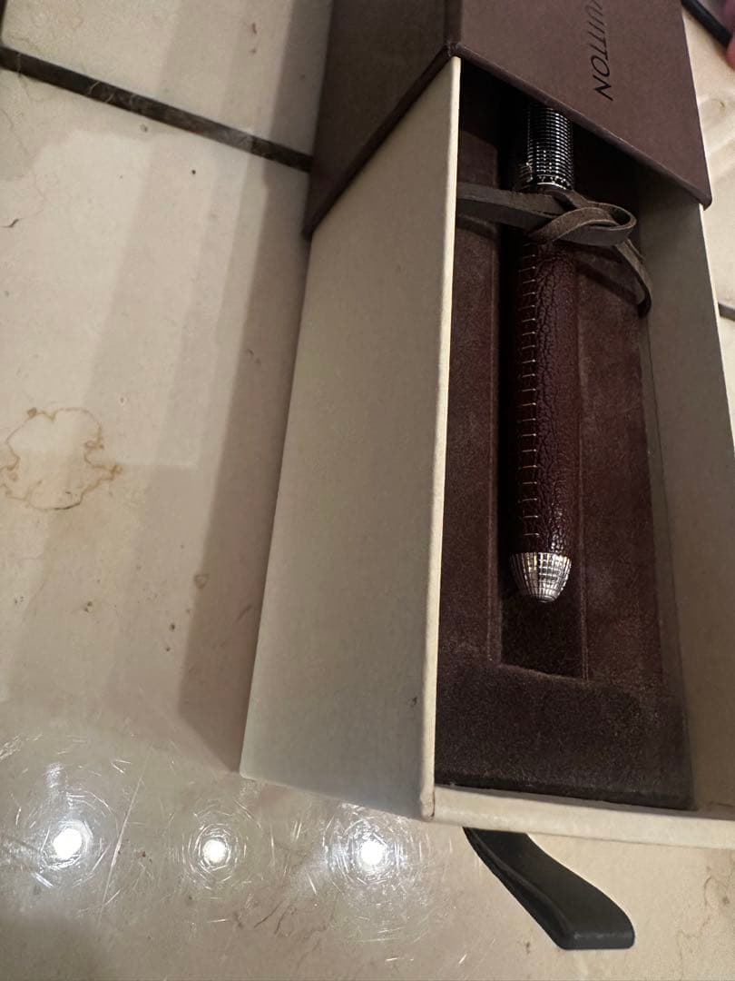 希少 LOUIS VUITTON ローラーボール レザーカバード