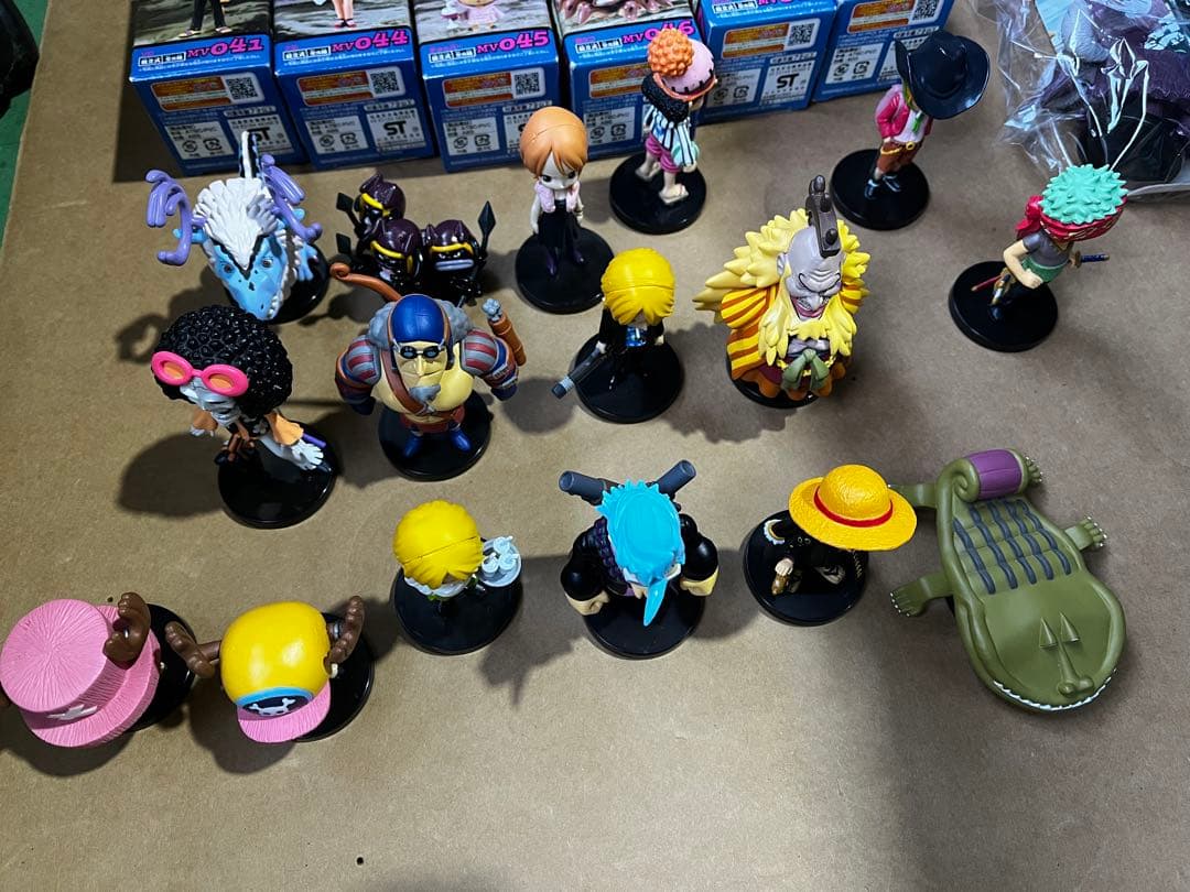 ワールドコレクタブルフィギュア　ストロングワールド　ワンピース 40体