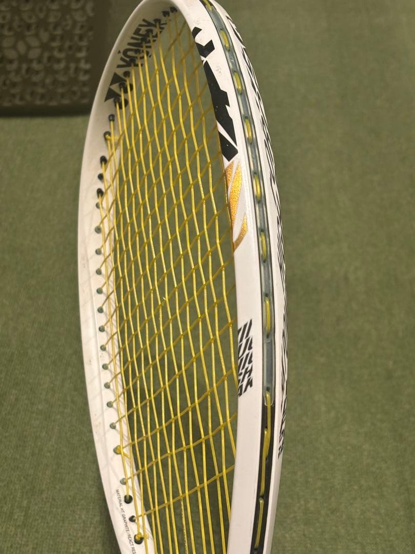 YONEX 旧型ジオブレイク70s ホワイト　ケース付き　廃盤モデル