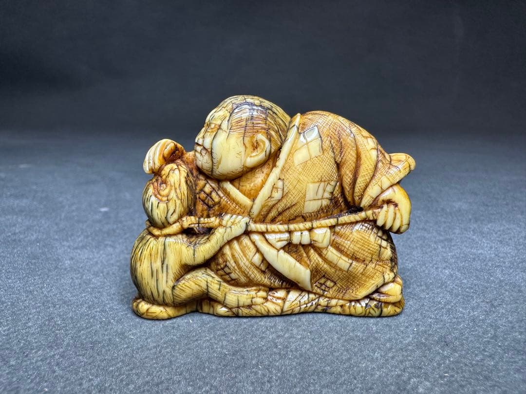 極上　根付　天然素材　アンティーク　和彫　置物　骨董　飾り物　古美術品細密細工