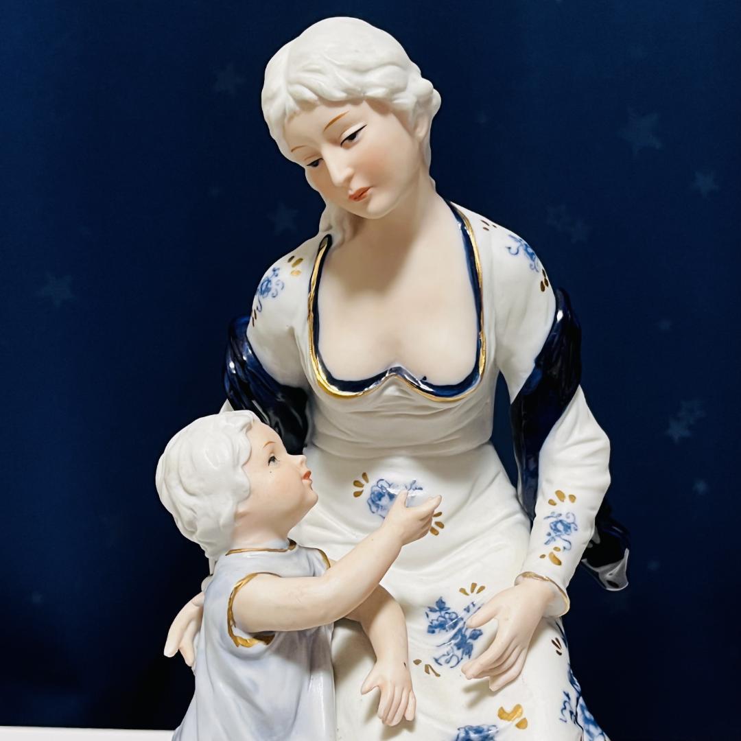  Crown 陶磁器 英国アンティーク・西洋磁器 母と子供 置物