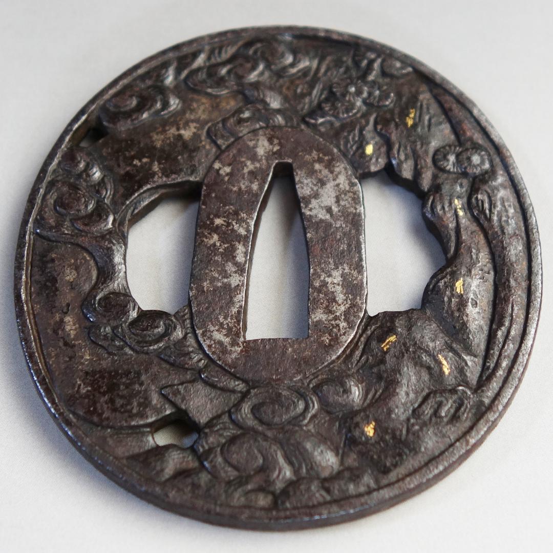 【岩窟賢人巻物図鍔 銅象嵌】 鍔 鐔 鉄地 刀装具 日本刀 武具 江戸 骨董