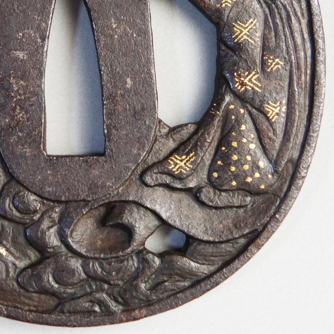 【岩窟賢人巻物図鍔 銅象嵌】 鍔 鐔 鉄地 刀装具 日本刀 武具 江戸 骨董