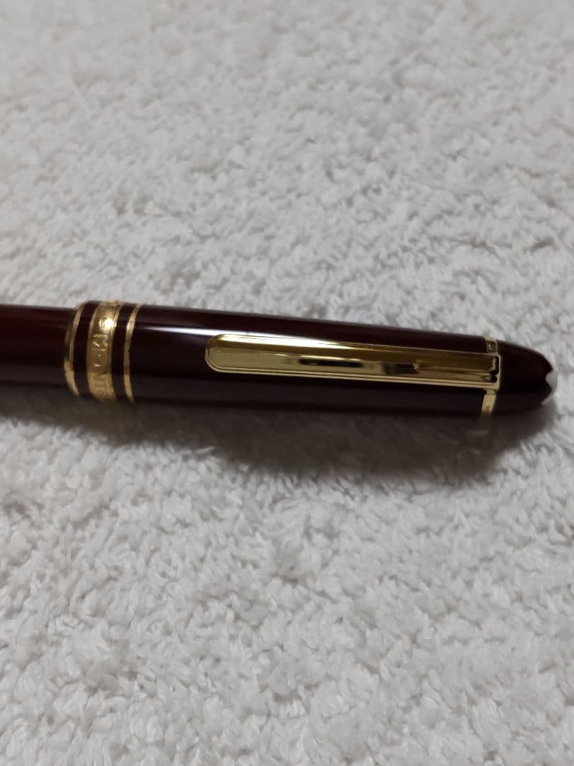 モンブラン114『モーツァルト』の、赤軸×金の万年筆(ペン先はFです。)
