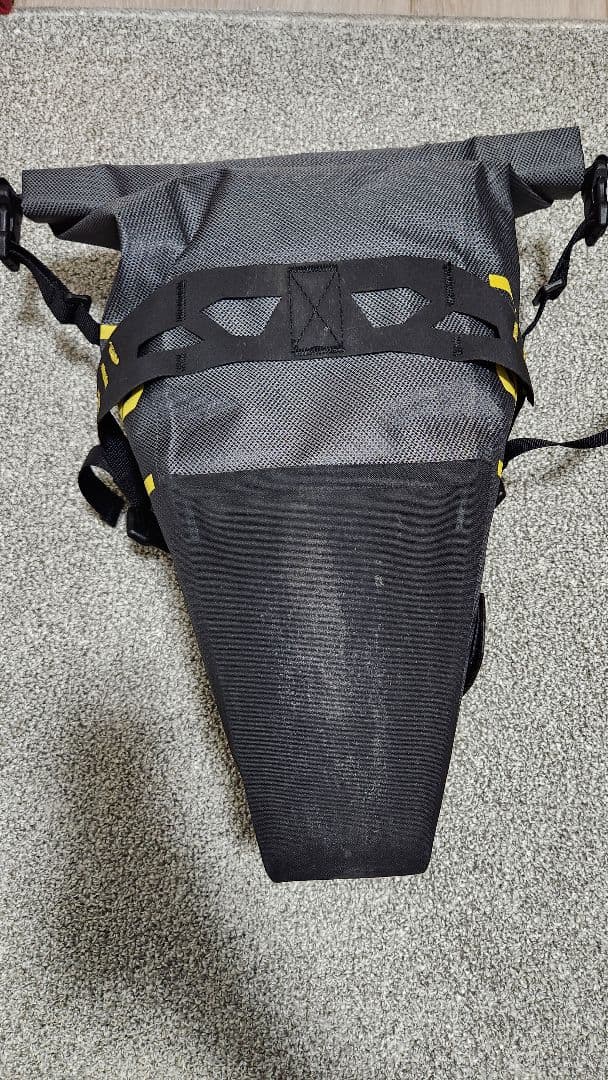 アピデュラ　サドルバッグ　9L