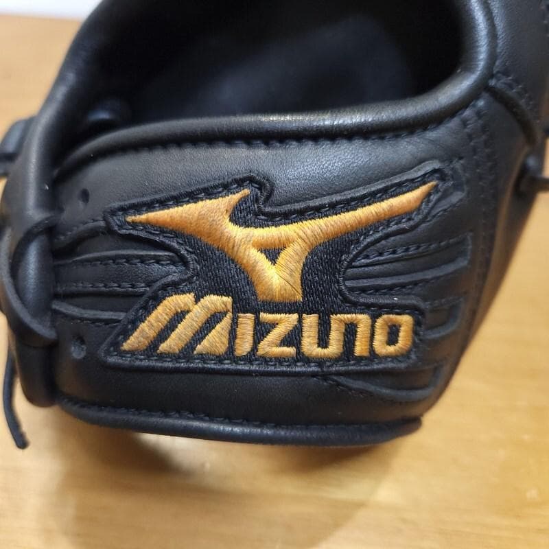 ミズノ MIZUNO 斎藤佑樹モデル 人気商品 レア 投手用 軟式グローブ