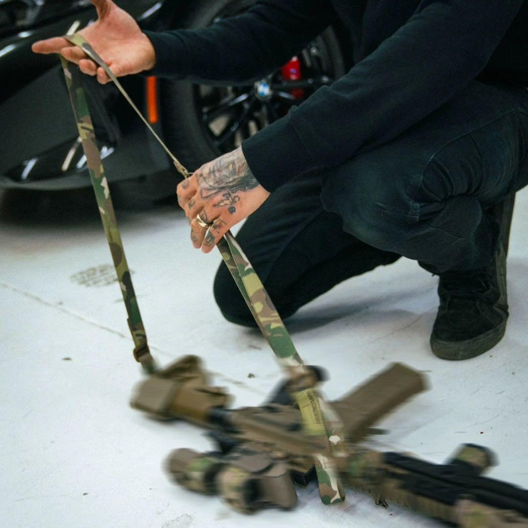 IRREGULAR DEFENSE スリングとアタッチメントとMHSV2レプリカ