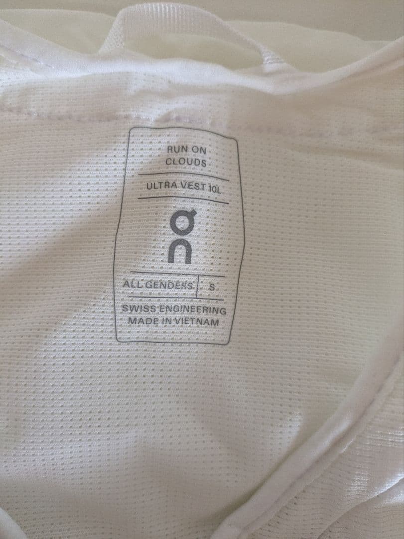 on オン　ultra vest 10l sサイズ