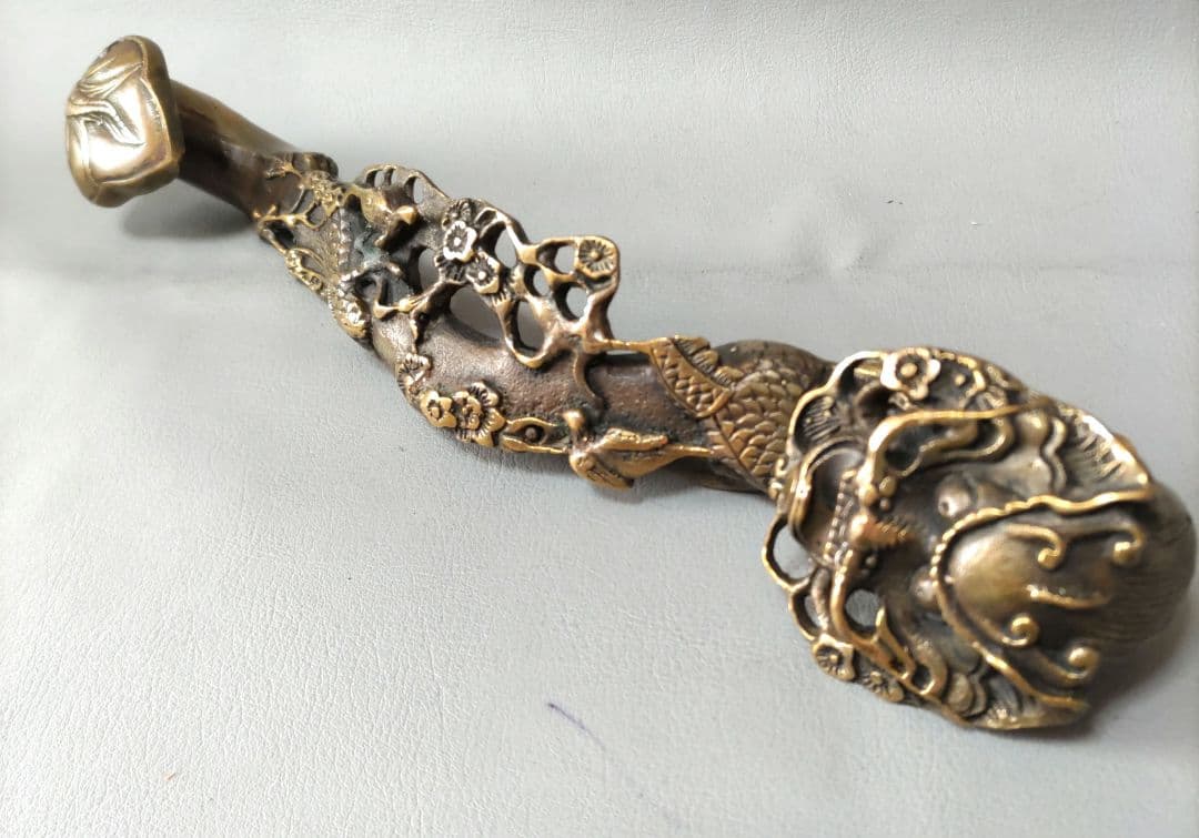 銅製龍置物　如意