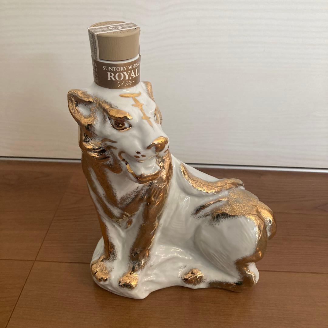 サントリーローヤル　干支　寅歳ボトル　600ml43%　古酒未開栓