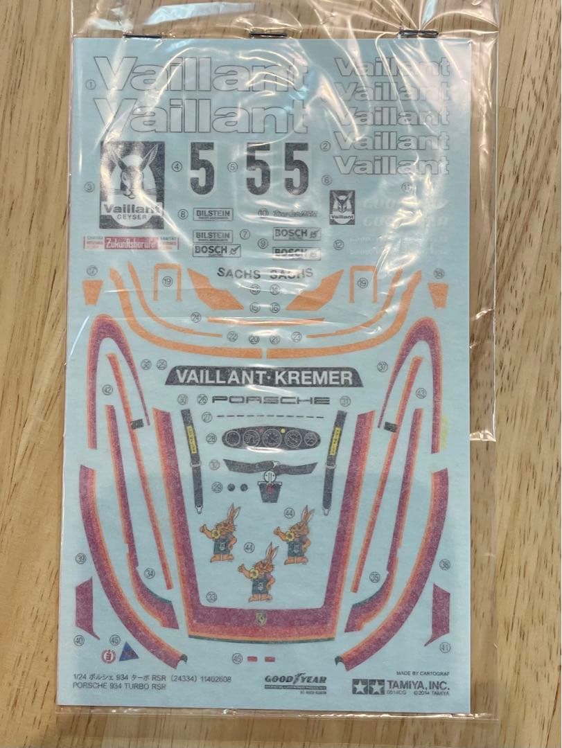 【未組立】タミヤ 1/24 ポルシェ 934 ターボ RSR ヴァイラント