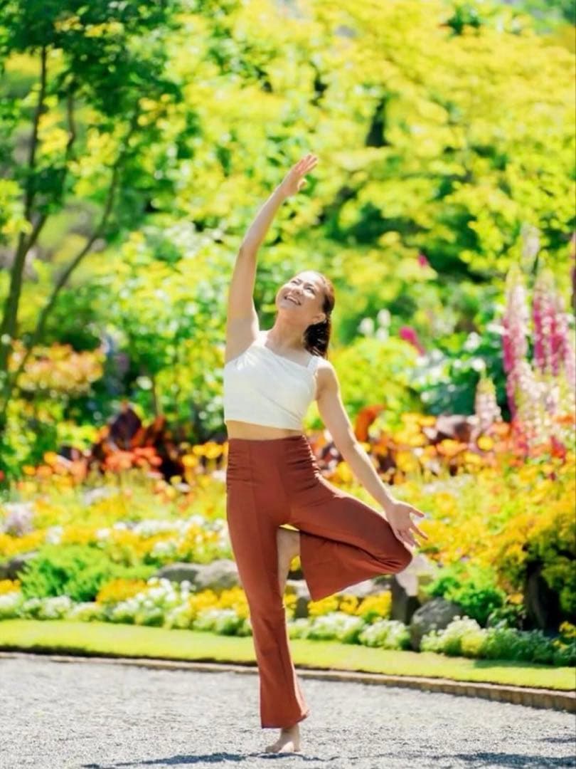 新品タグ付　【SUKALA】 スリットフィットレギンス Ｌサイズ