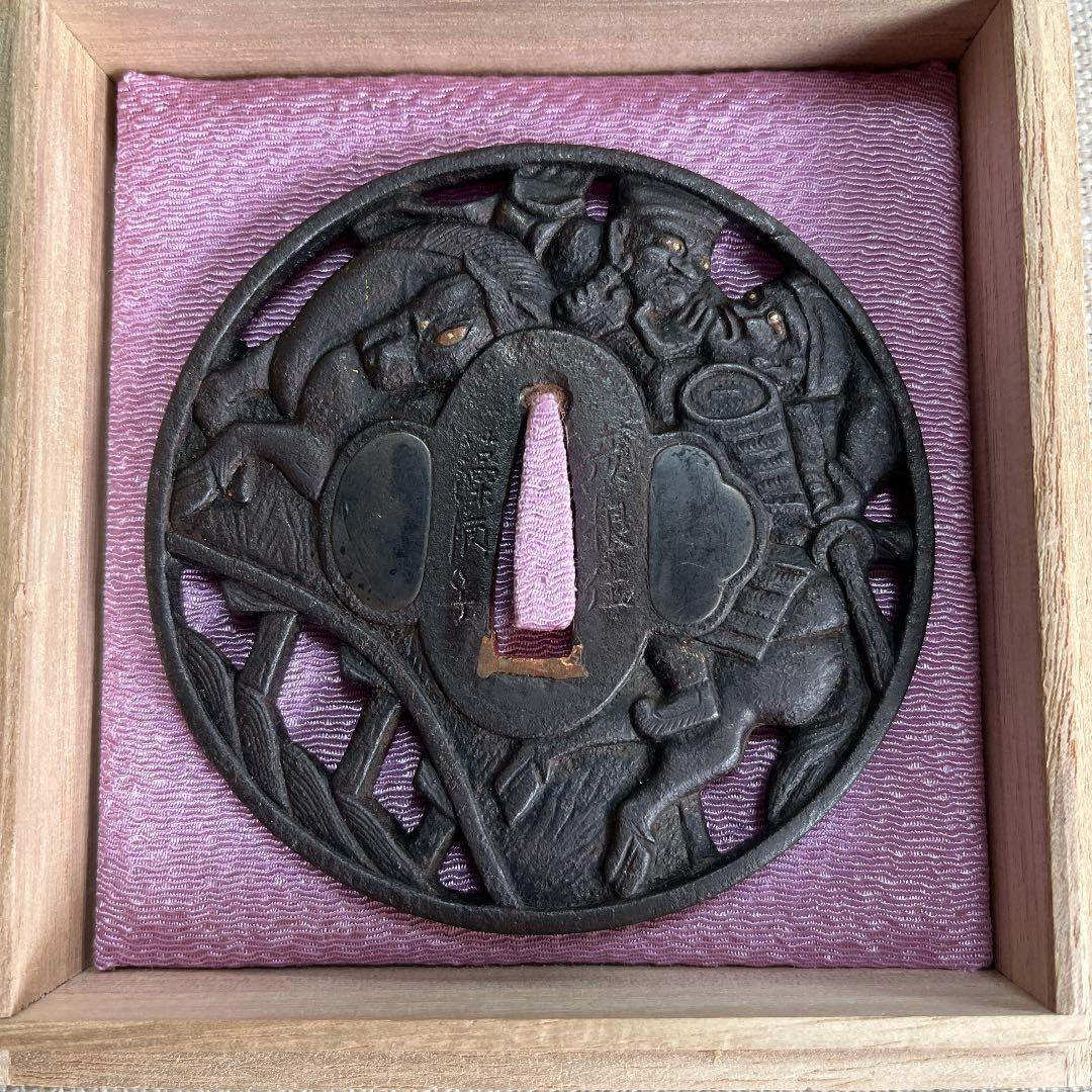 武者図透かし鉄鍔