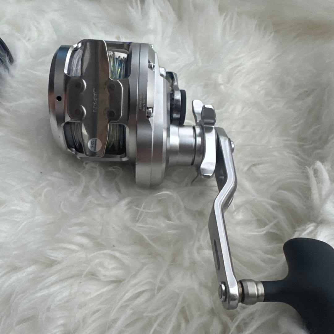 超美品シマノ　オシアジガー4000HGカスタム　替スプール付