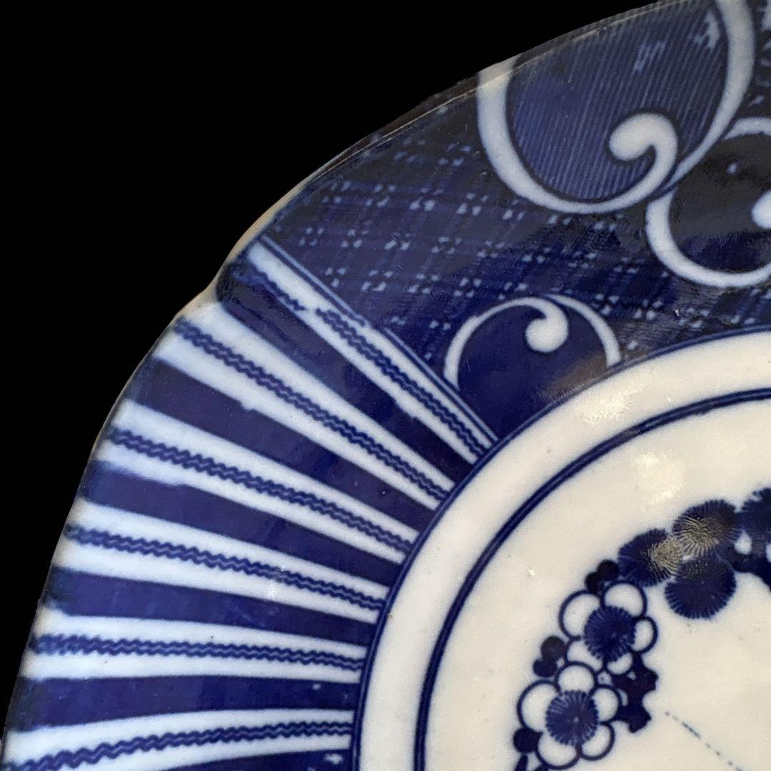 有田焼 染付 濃藍 片身替風 割付文 大皿 渦巻 唐草 葉文 見込花丸文
