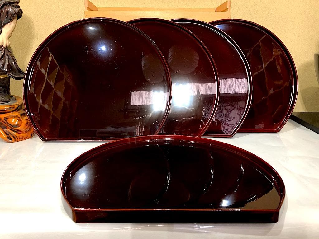 輪島塗　半月膳　五客　共箱。