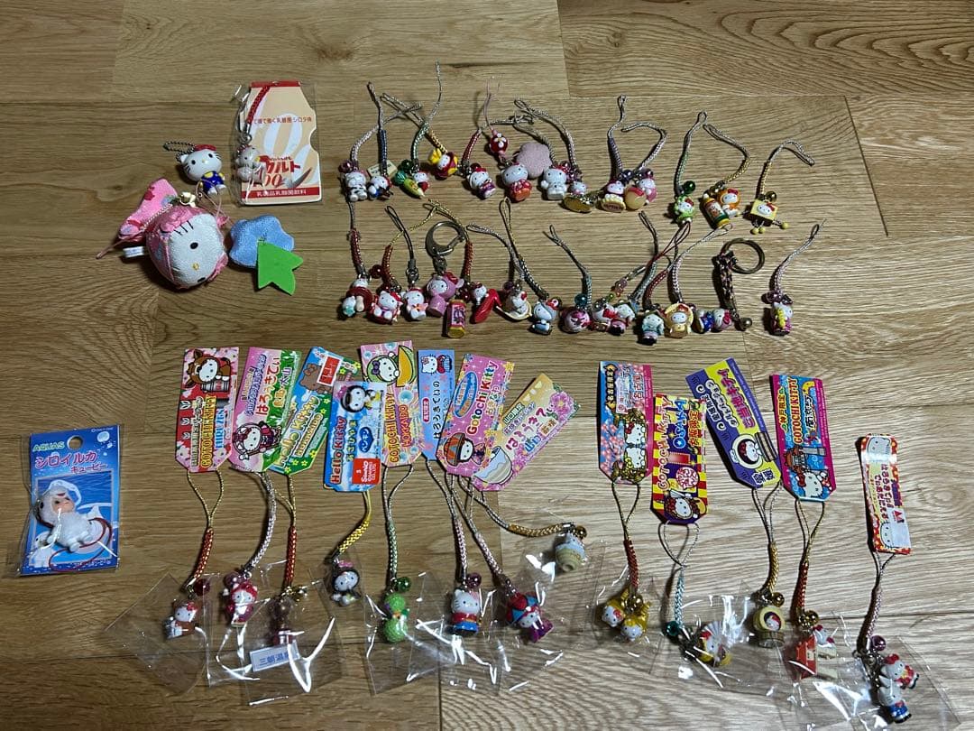 希少Hello Kitty キティご当地根付キーホルダー約50個などまとめ売り