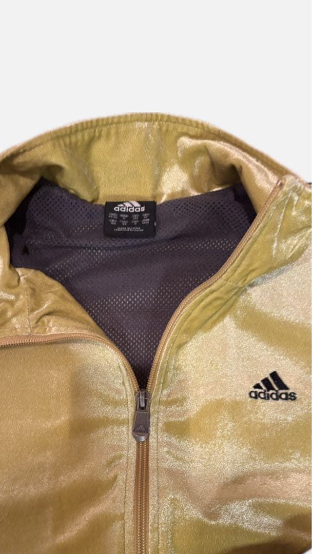 adidasベロアセットアップ