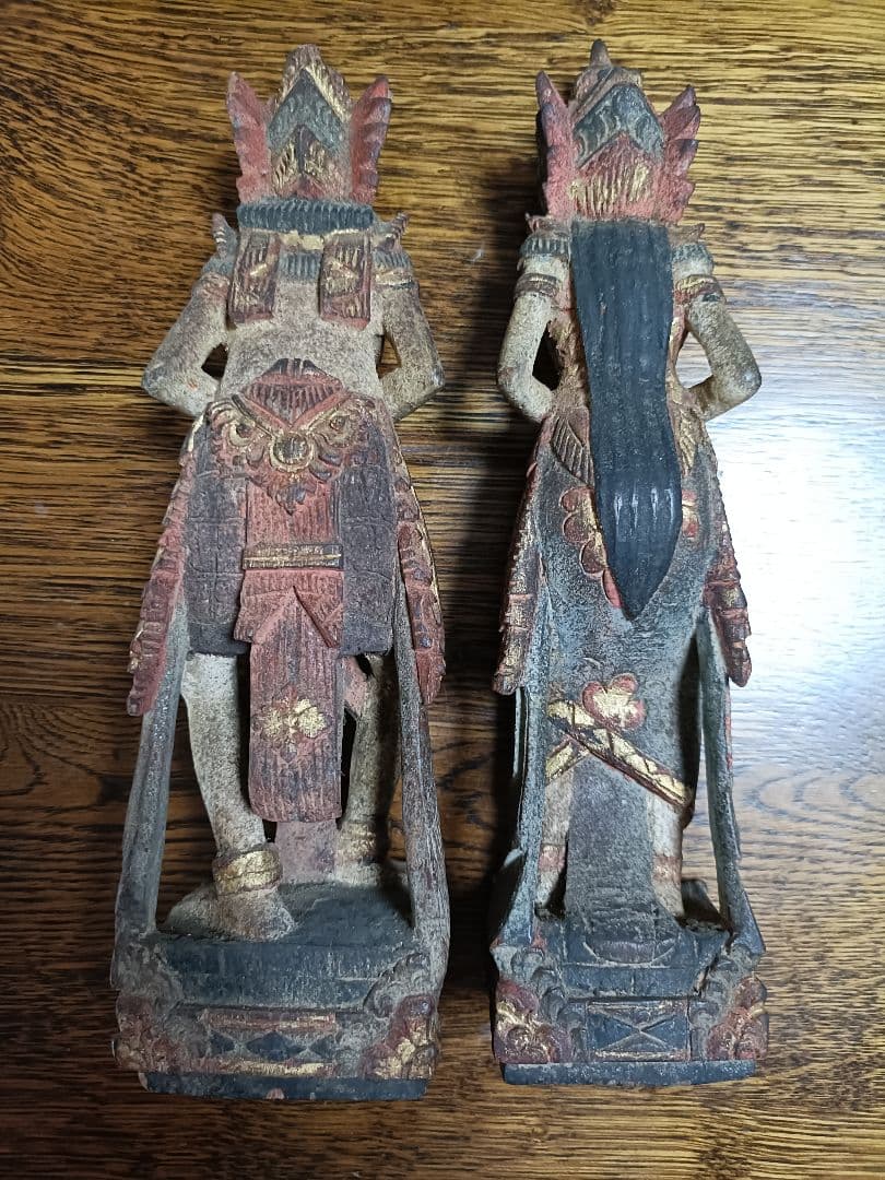 バリ島購入木製工芸品２体　２４センチ