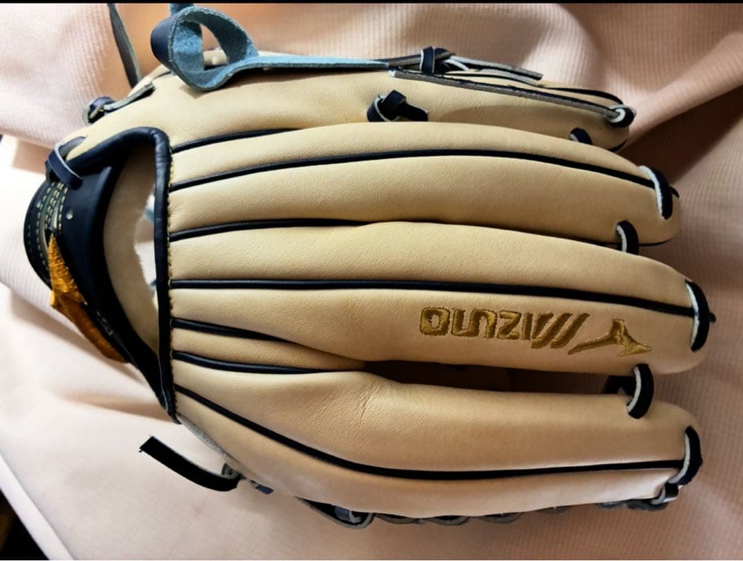 ミズノプロ　外野手用　　西川龍馬型