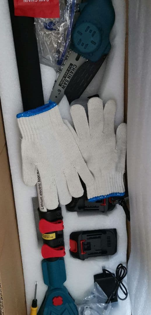 高枝電動チェーンソーと高枝切りバサミ