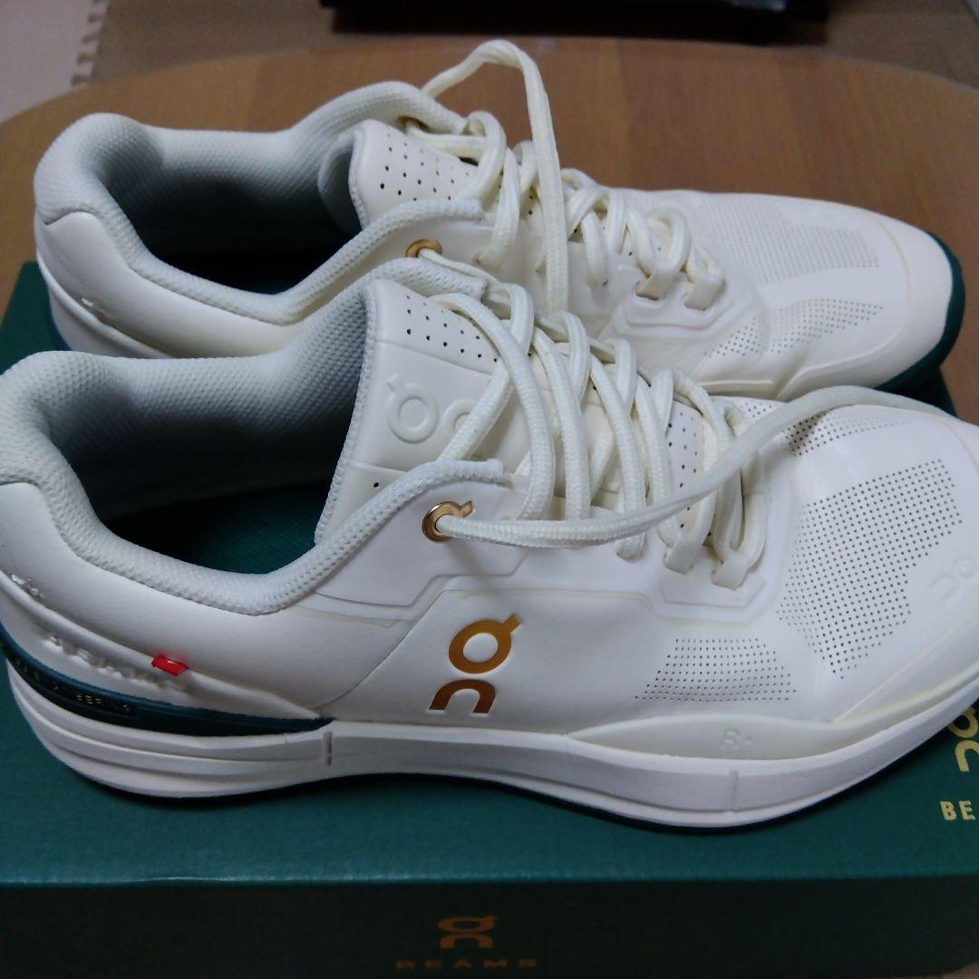 On THE ROGER PRO BEAMS ホワイト27センチ