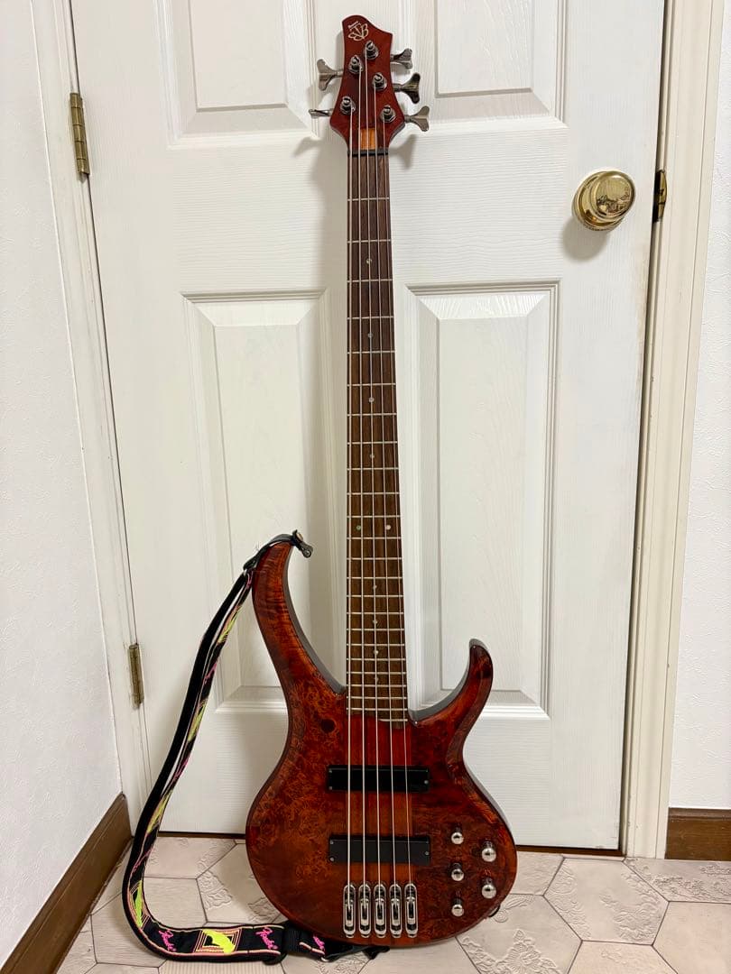 激レア 程度良いBTB775PB 杢目も良く鳴りも良い 5弦ベース ハードケース