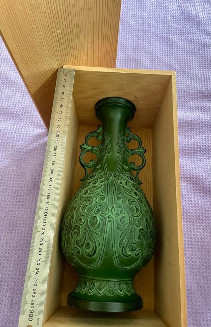 耳付き花瓶　万葉型　青銅釉　　菊花唐草地紋