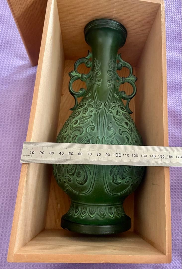 耳付き花瓶　万葉型　青銅釉　　菊花唐草地紋