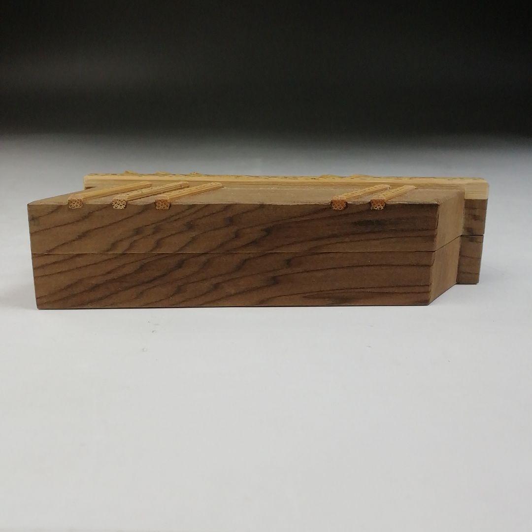 Ｔ９３７　香合　『神代杉　出世矢羽根』『加州木芸師　清水晃樹 造』　共箱　茶道具