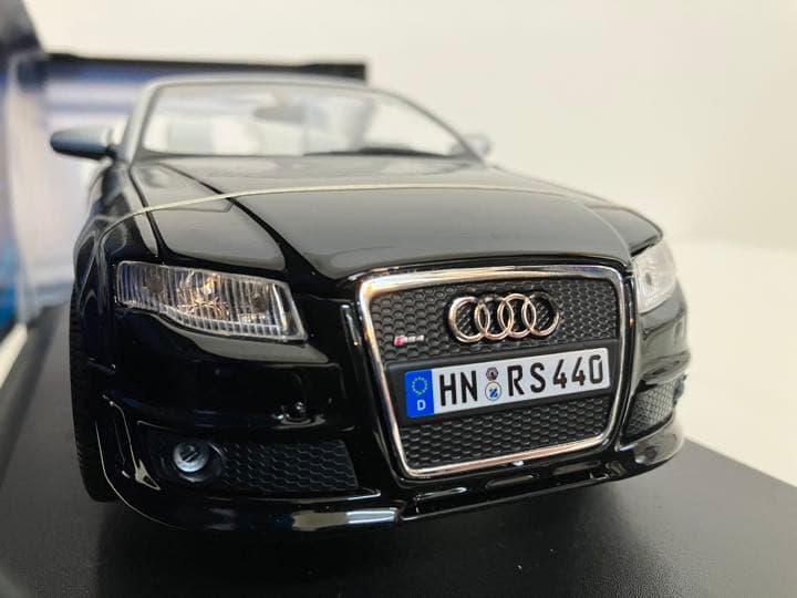 【Audi RS4】1/18 マイスト製 ミニカー箱付