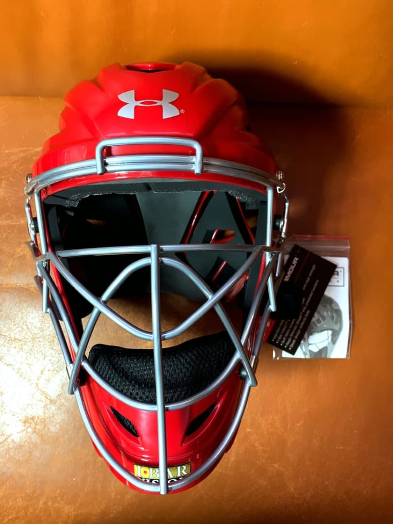 新品2026年★アメリカ国内限定☆アンダーアーマー☆キャッチャーヘルメット☆赤