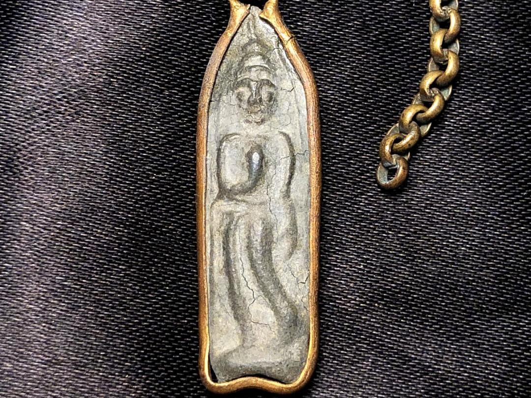 【 プラ・リーラ（遊行仏）】 พระลีลา　石仏/携行仏/スコタイ朝