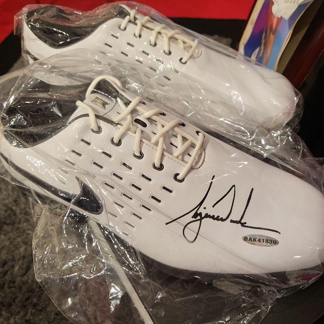 タイガーウッズ直筆サインシューズ