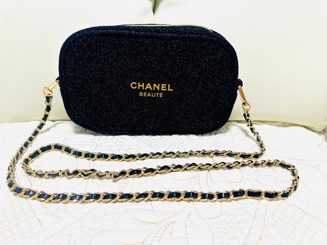 新品CHANEL 黒ノベルティコフレポーチ☆ラメ入りショルダーストラップ付