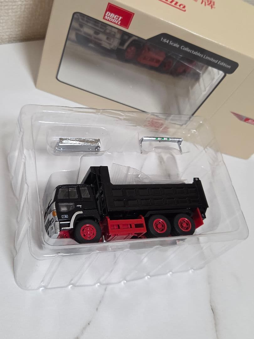 DBGT 1/64 日野 スーパードルフィン ダンプ トラック 黒