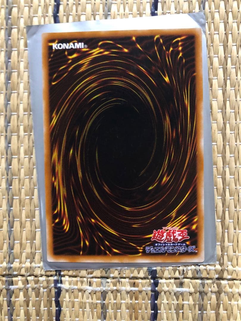 遊戯王 混沌の黒魔術師　レリーフとウルトラ