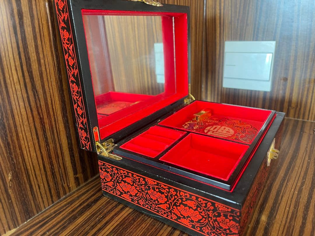 赤黒装飾の木製文箱