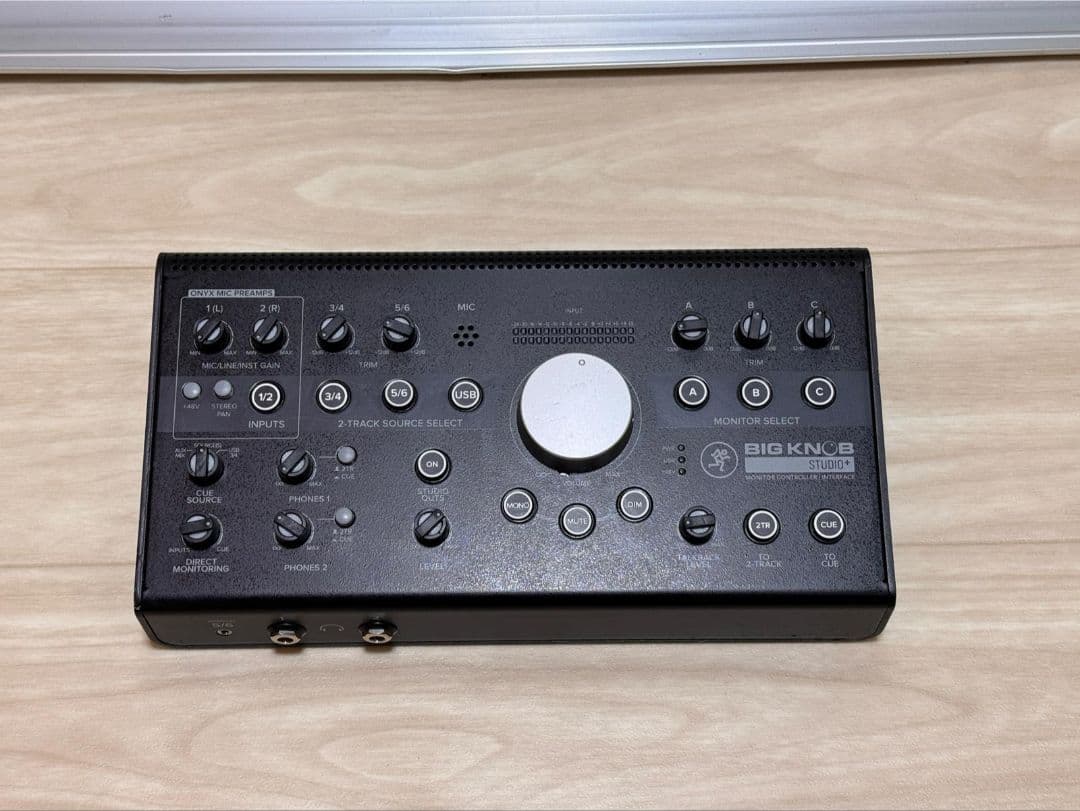 BIG KNOB STUDIO 2 オーディオインターフェイス