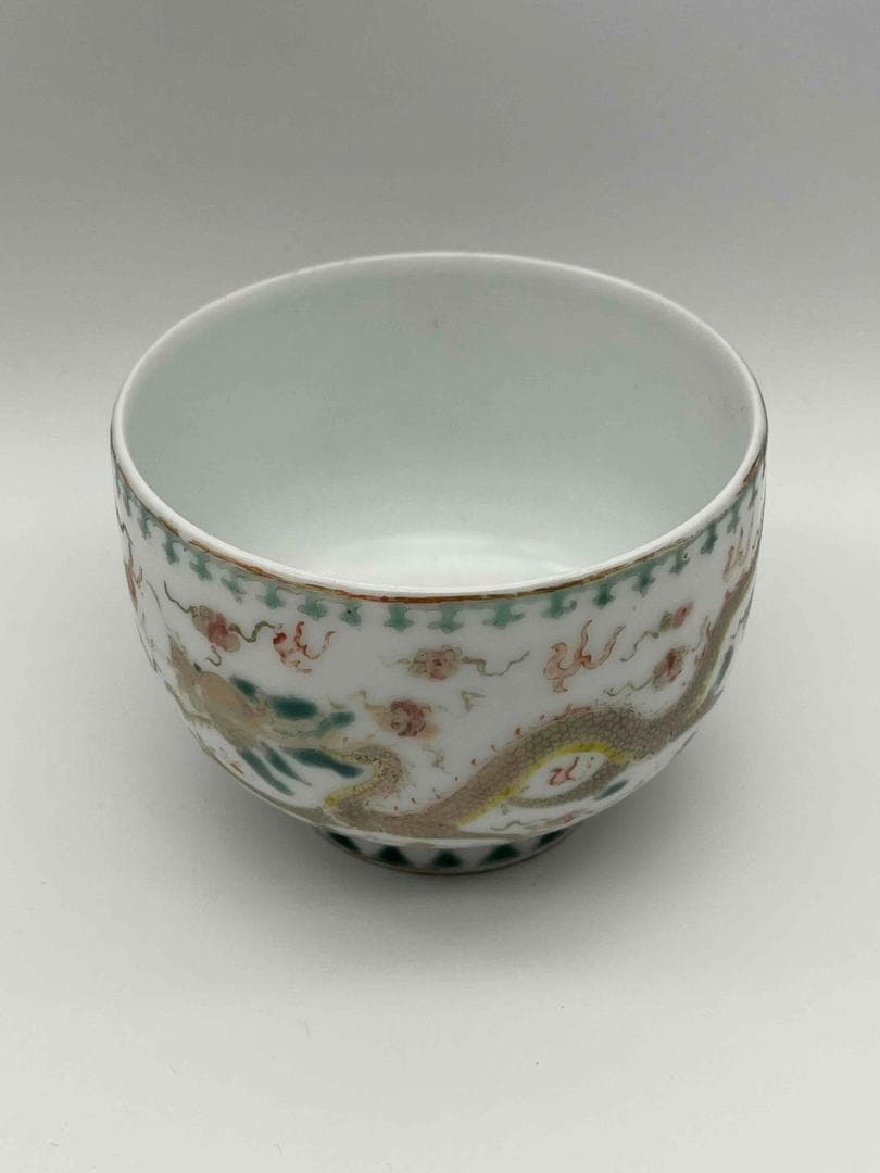 清乾隆時代　【大清乾隆年製】在銘粉彩 紅緑彩 双龍戲珠文杯 琺瑯彩碗(F-73)