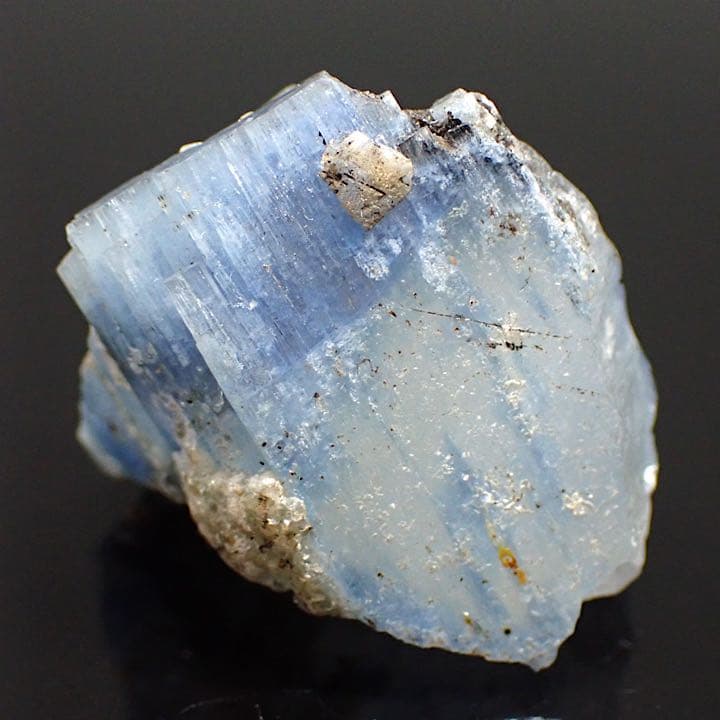 【アフガニスタン/デオダラ山岳産】ボロビエバイト(アルカリベリル)原石