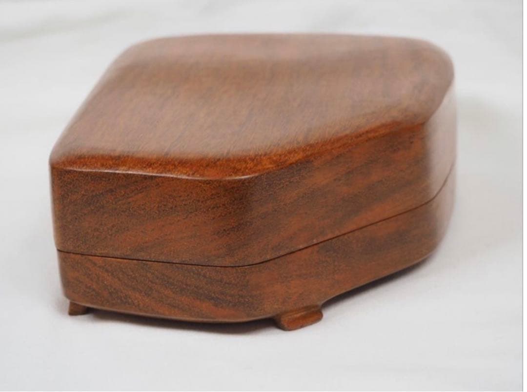 送料無料　端渓名硯 松紋彫刻端渓硯　未使用　中国古美術書道具