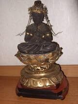 古い木製仏像　本格漆　金箔　蓮坐　時代あり　蓮座に金箔