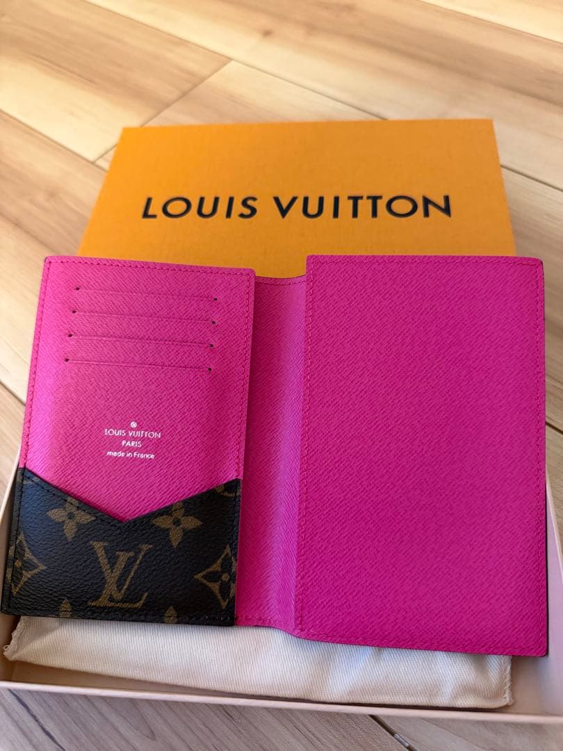 LOUIS VUITTON パスポートケース ピンク/ブラック
