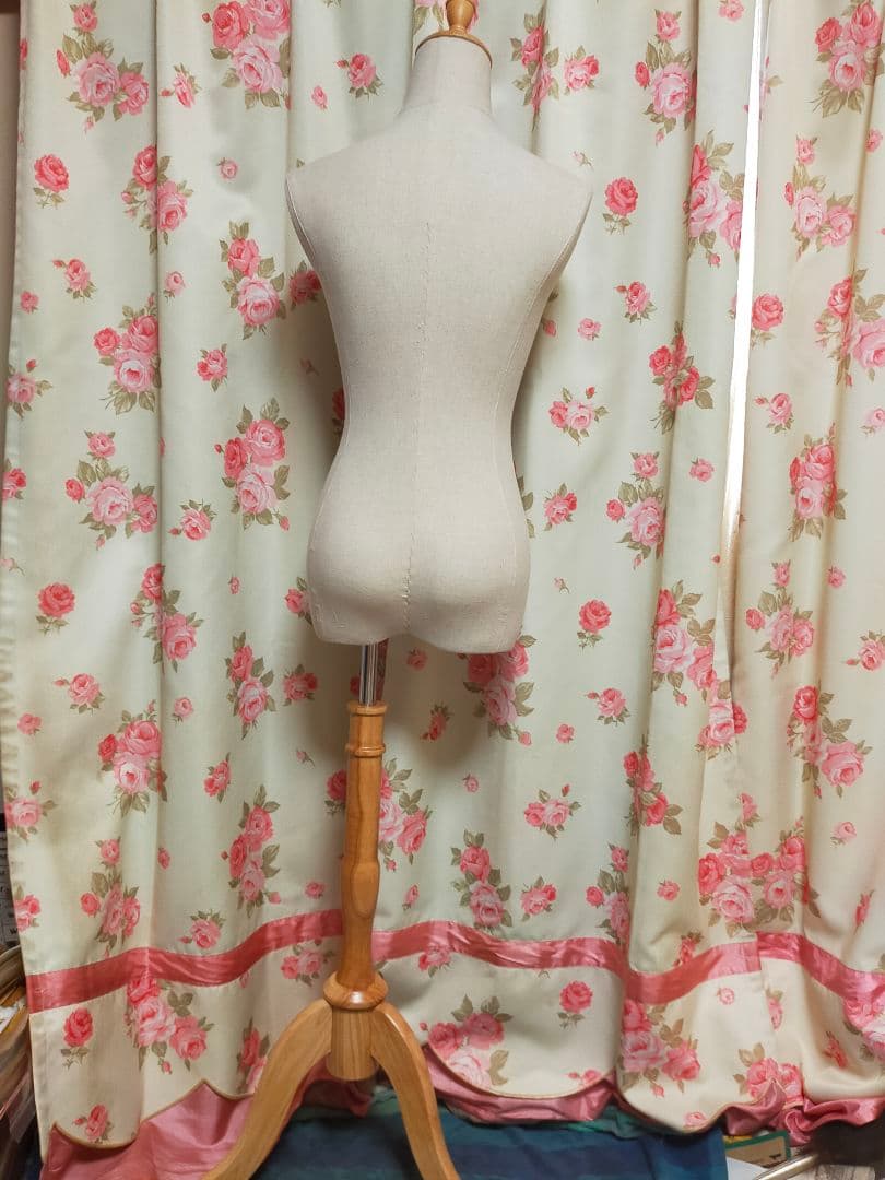 新品　スボン可　トルソー マネキン 7号 レディース 猫脚 　生地美品