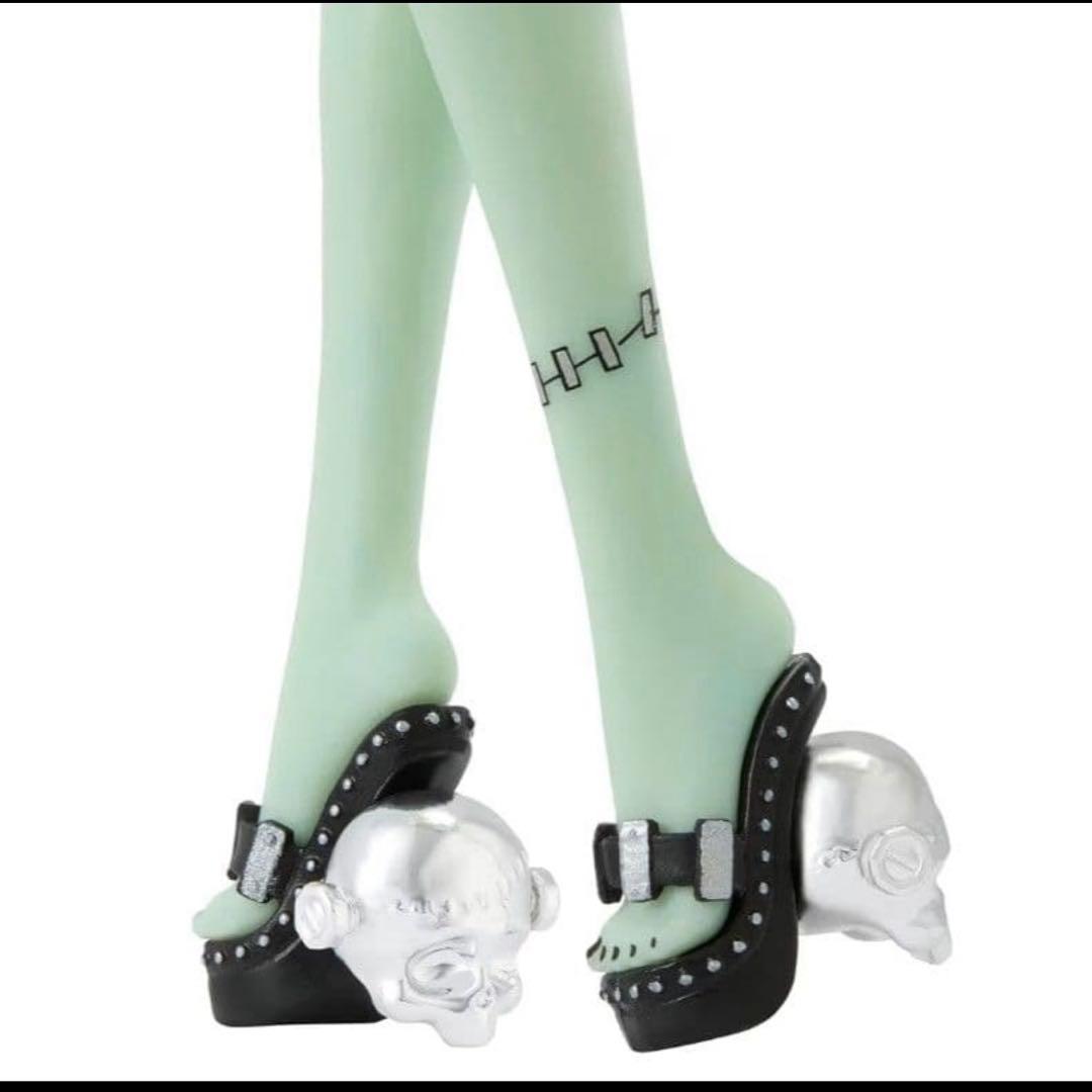 モンスターハイⅹバービー　フランキースタインドール　モンスターハイドール