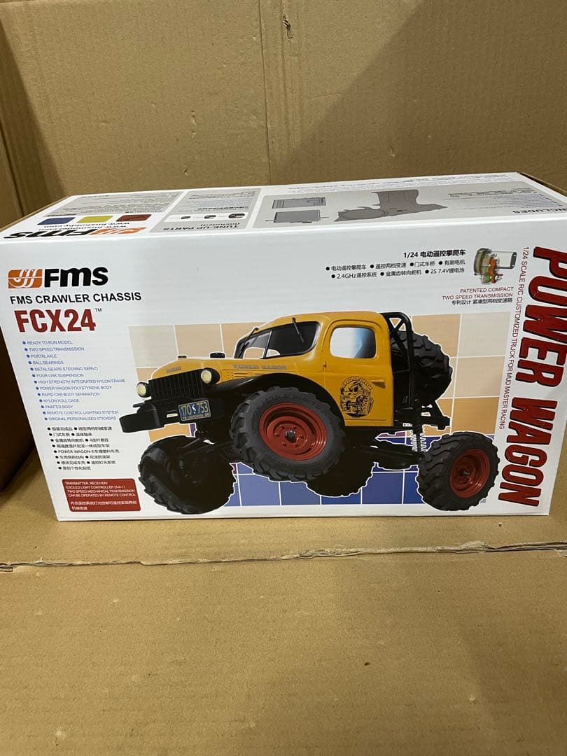 FMS 1/24 リアリスティックRC完成モデル マッド・レーサー 4×4レッド