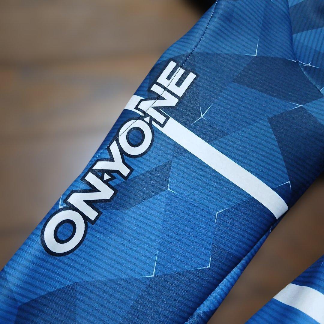 オンヨネ　スキー　ワンピース　Mサイズ