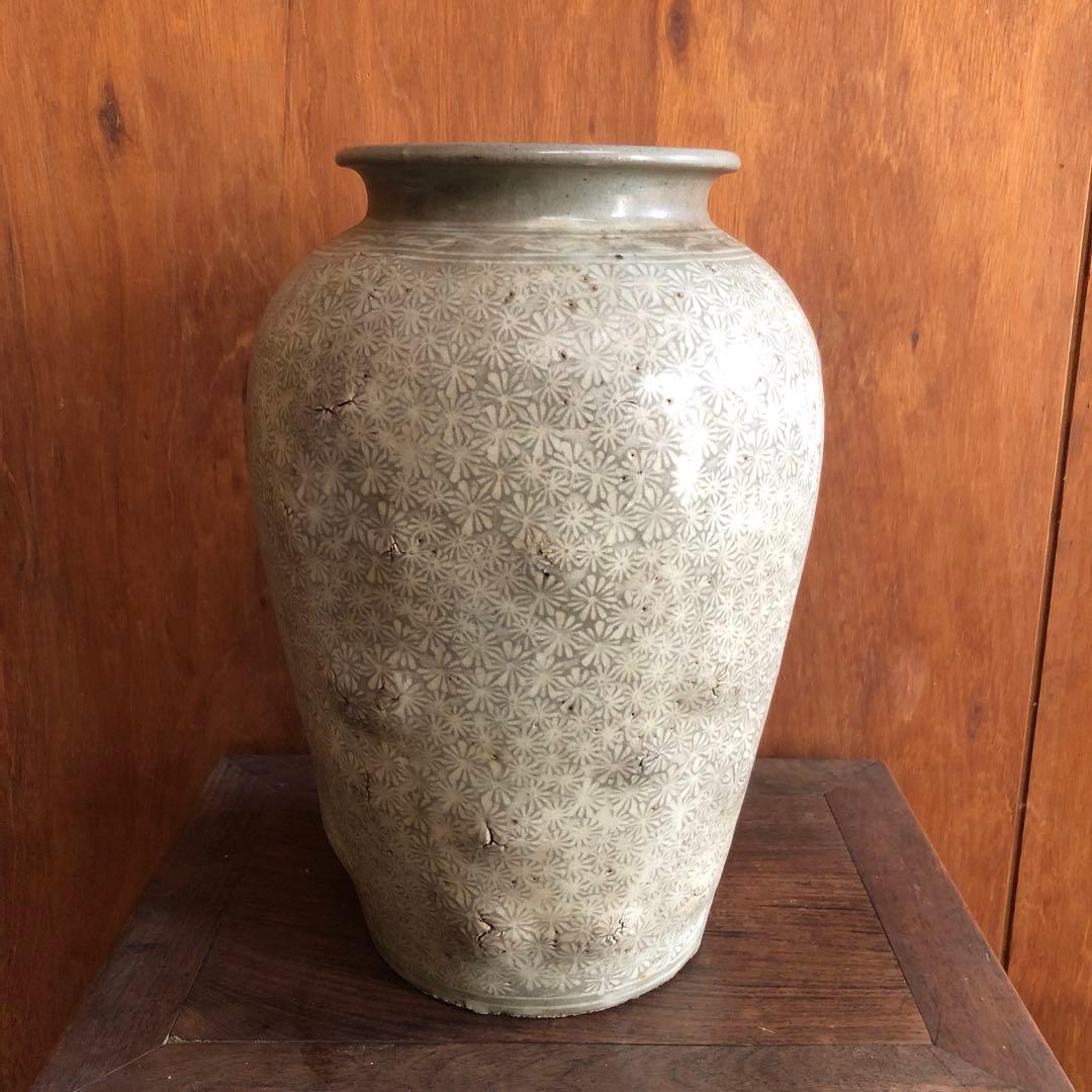 類品の少ない李朝花三島大壺桐箱入